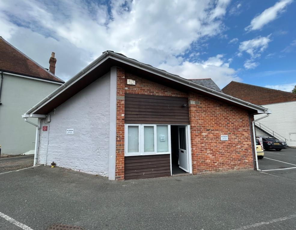 Saint Cross Ln, Carisbrooke to rent Primary Photo- Image 1 of 2