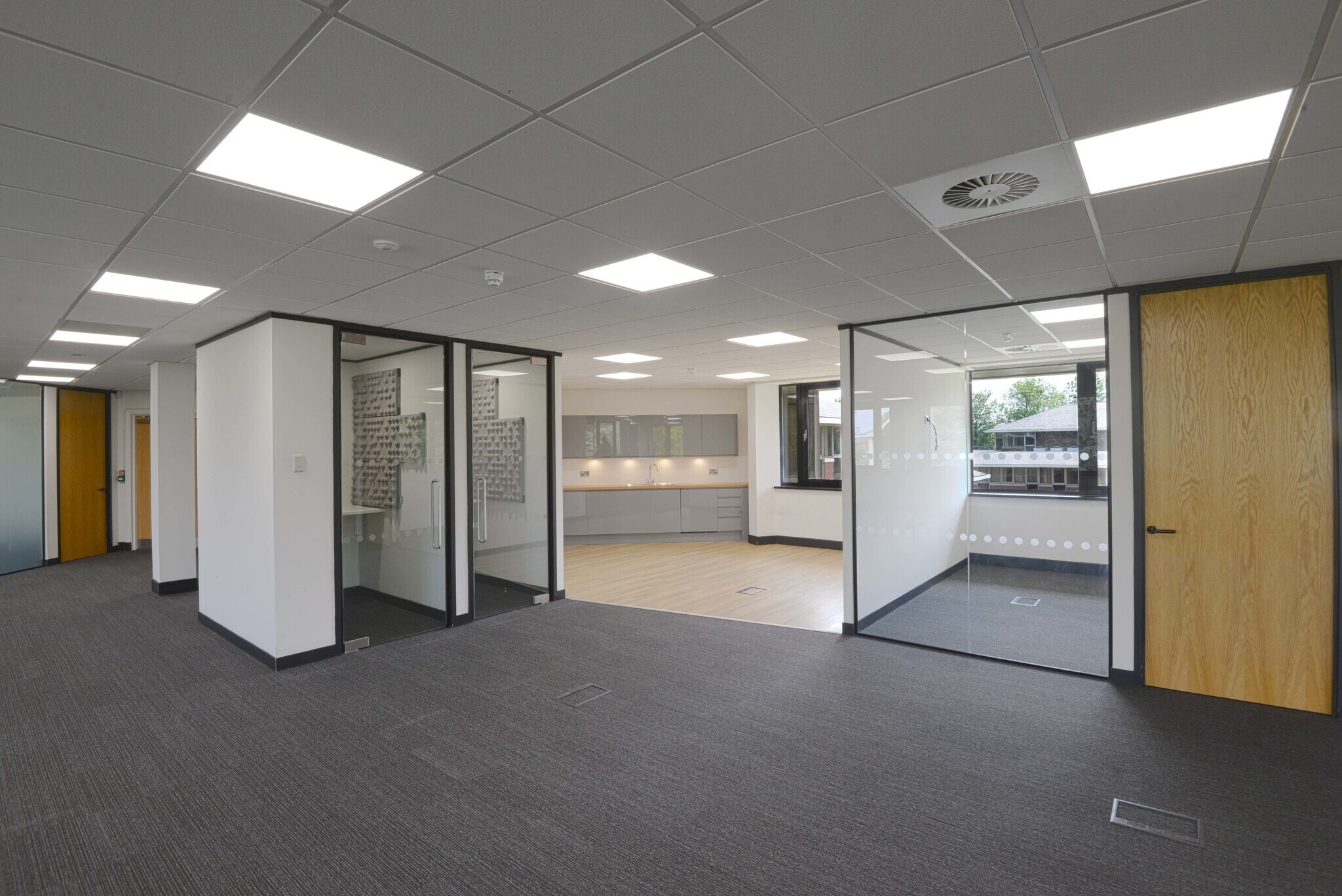 Princess Rd, Manchester to rent Building Photo- Image 1 of 10