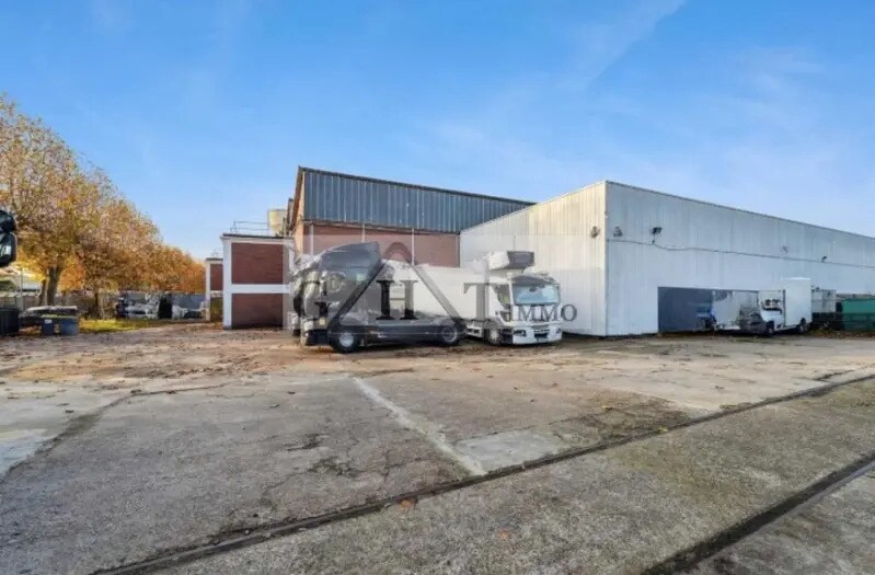 Industrial in Villeneuve-la-Garenne to rent - Building Photo - Image 3 of 3