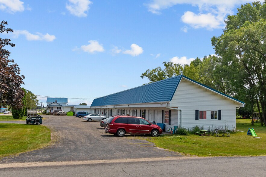 2 Motels and 2 Duplexes portfolio of 3 properties for sale on LoopNet.co.uk - Building Photo - Image 2 of 33