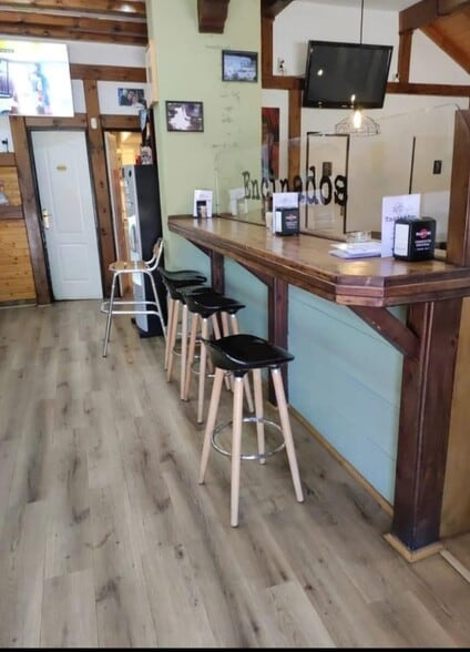 Retail in Alcalá de Henares, Madrid to rent - Interior Photo - Image 3 of 6