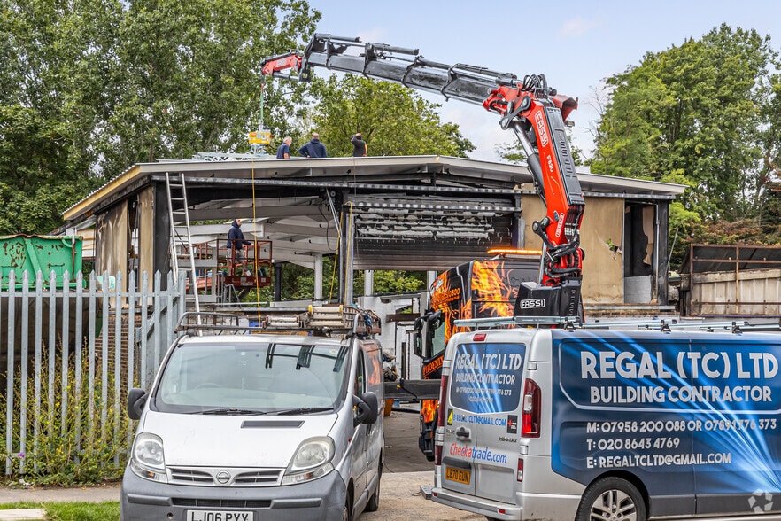 Sandiford Rd, Sutton to rent - Building Photo - Image 2 of 10