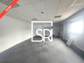 Office in Clermont-Ferrand for sale Interior Photo- Image 1 of 11