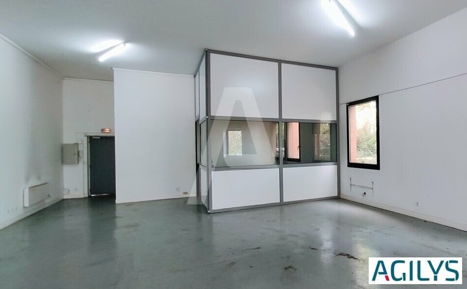 68 Rue Maryse Bastié, Igny to rent - Interior Photo - Image 3 of 4