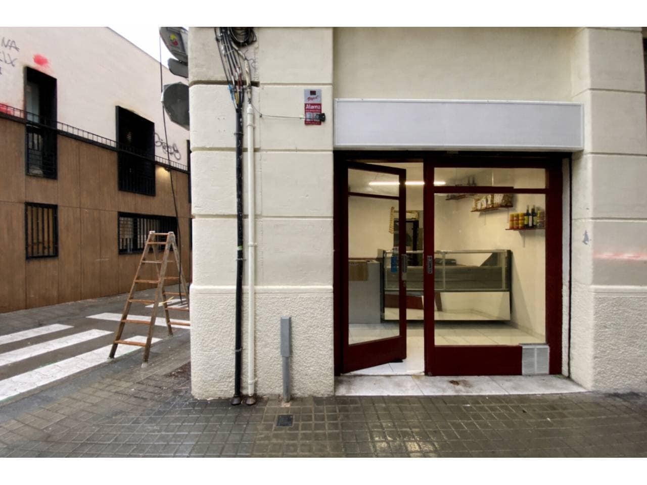 Retail in Barcelona, Barcelona to rent Primary Photo- Image 1 of 2
