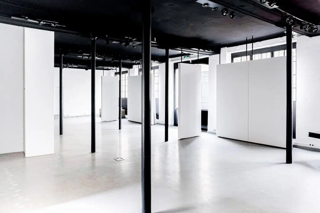 Paris, PAR 75004 - Unit 01 - - Interior Photo - Image 1 of 9