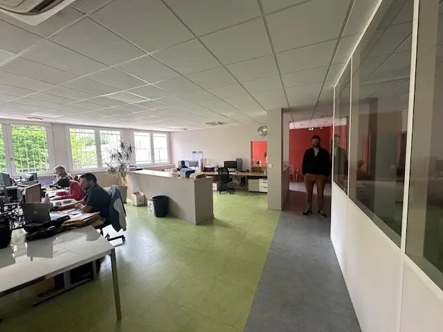 Vente Bureaux 880 m² - Photo 1