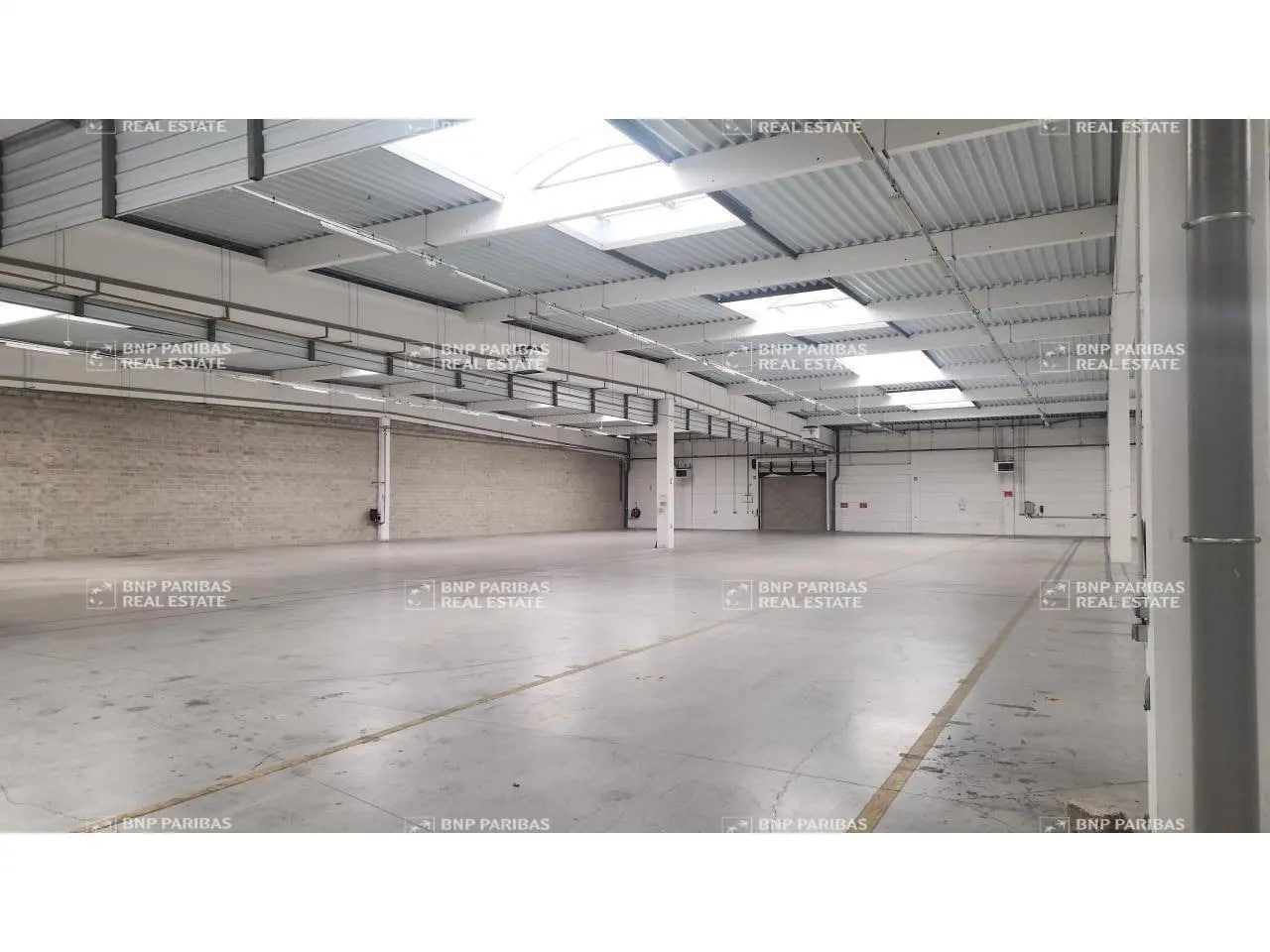 Light Industrial in Ferrières-en-Brie to rent Interior Photo- Image 1 of 15