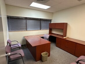 5450 Wansford Way, Rockford, IL to rent Interior Photo- Image 1 of 8