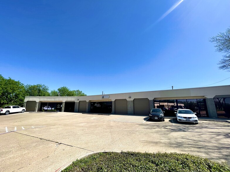 4200 N Main St, Fort Worth, TX for rent - Building Photo - Image 2 of 11