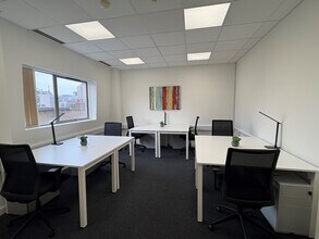 180-186 Kings Cross Rd, London to rent Interior Photo- Image 2 of 2