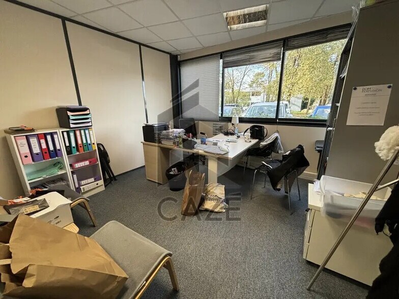 Office in Mérignac to rent - Interior Photo - Image 2 of 6