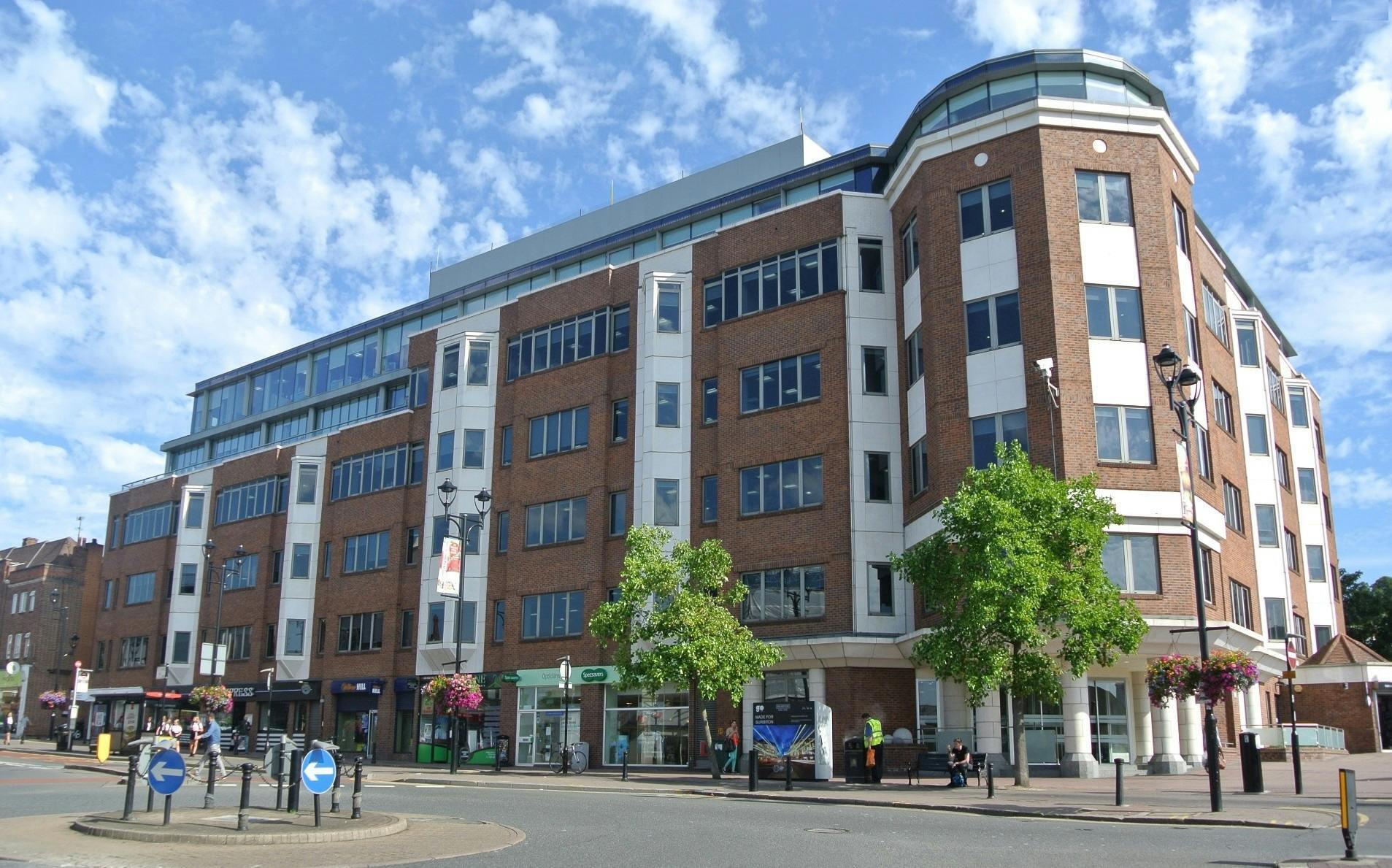 St. Marks Hl, Surbiton to rent Building Photo- Image 1 of 17