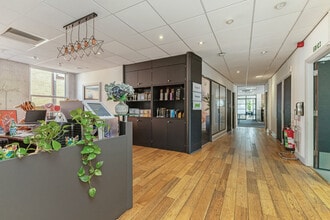 28-31 High St, London to rent Interior Photo- Image 2 of 6