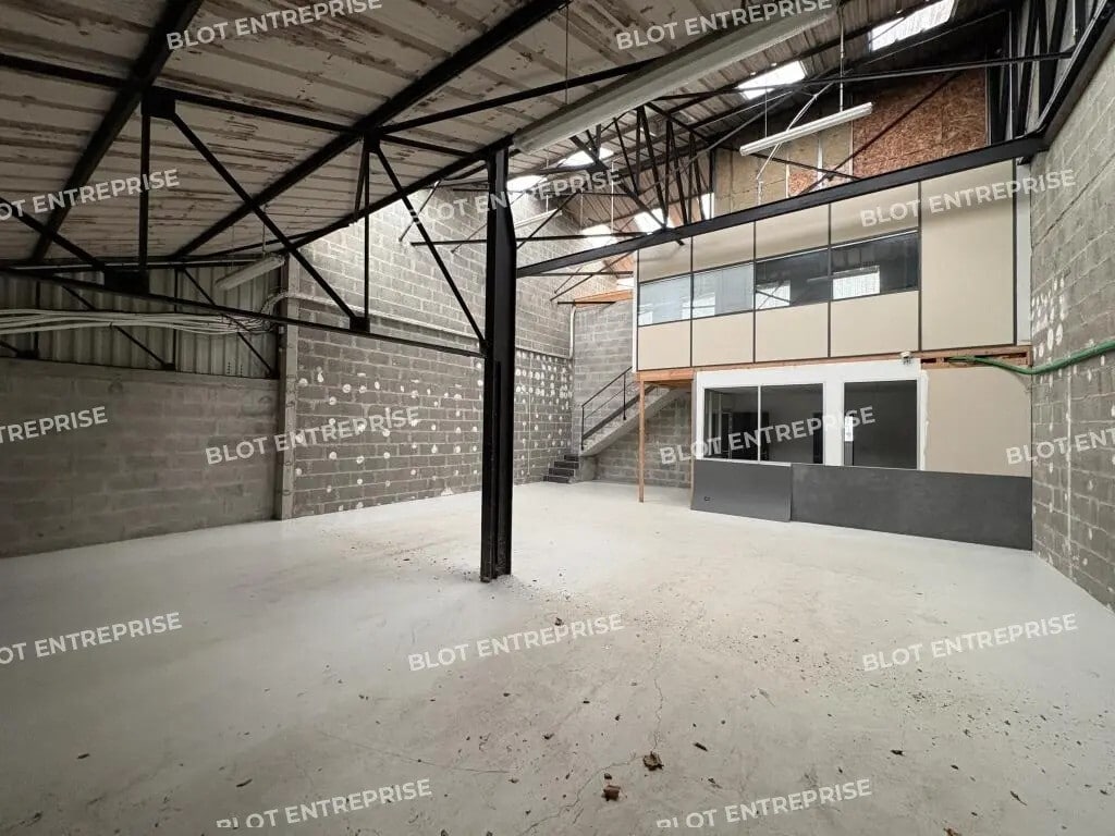 Location Bureaux 260 m² - Photo 1