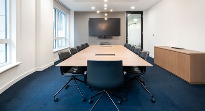 1 Curzon St, London to rent Interior Photo- Image 2 of 4