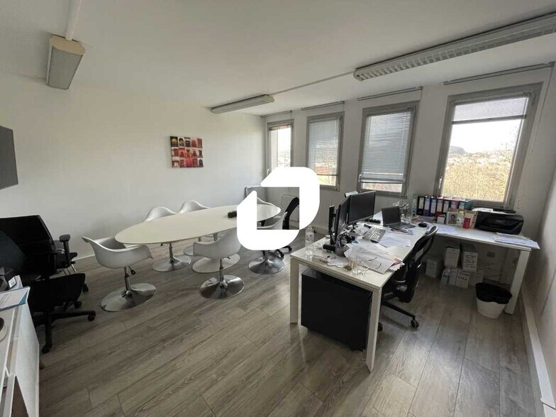 Office in Igny to rent - Interior Photo - Image 3 of 9