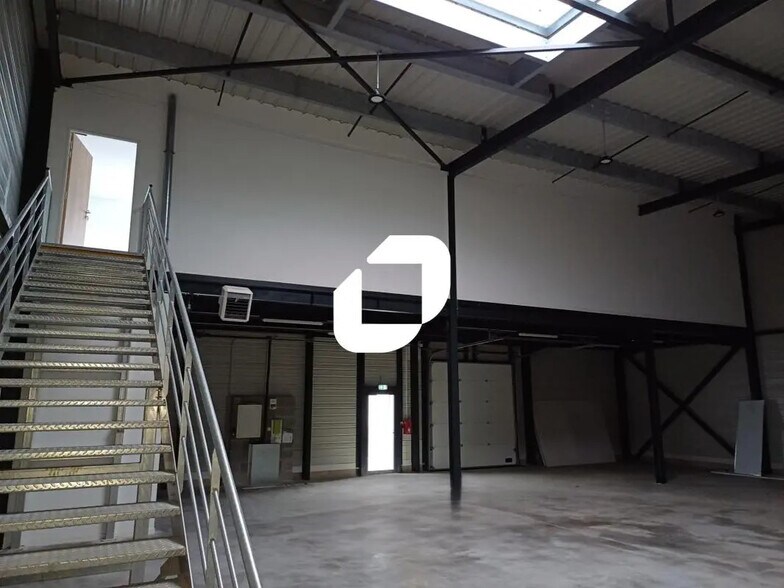 Light Industrial in Saint-Herblain to rent - Interior Photo - Image 3 of 10