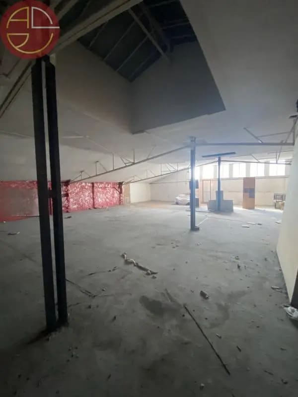 Location Bureaux 950 m² - Photo 1