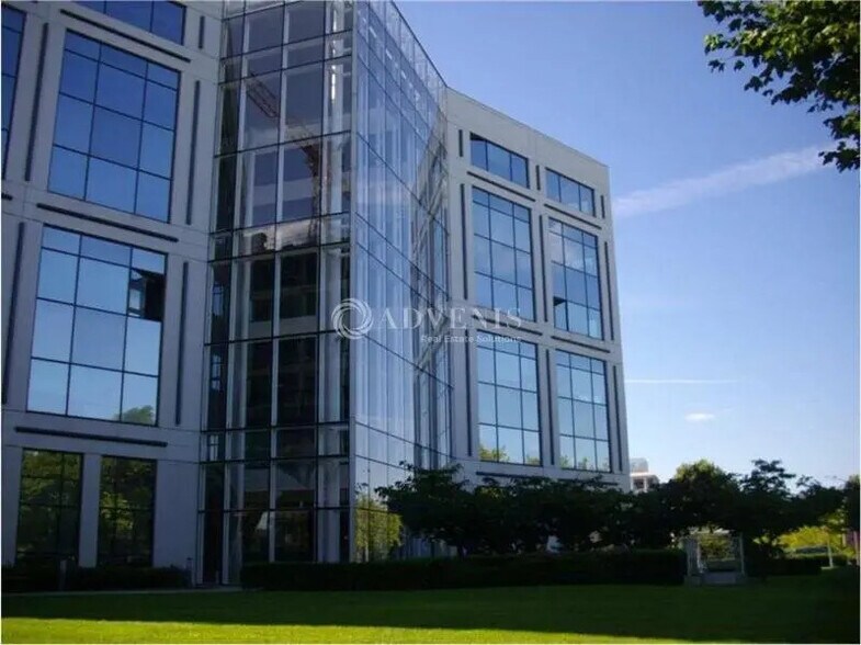 Office in Rungis to rent - Building Photo - Image 2 of 5