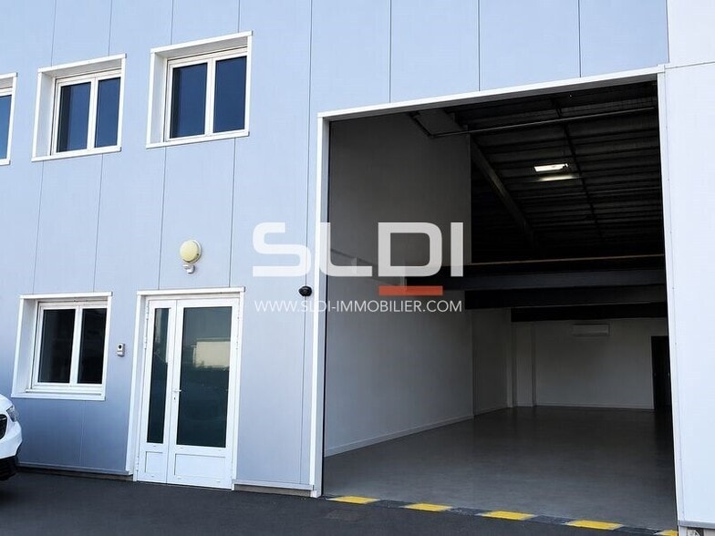 Boulevard De L'Ouest, Sathonay-Camp to rent - Building Photo - Image 2 of 9