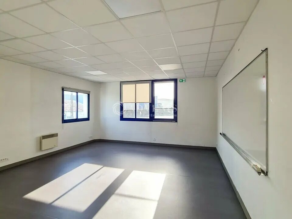 Vente Bureaux 480 m² - Photo 1
