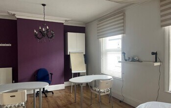 8 Clytha Park Rd, Newport to rent Interior Photo- Image 2 of 2