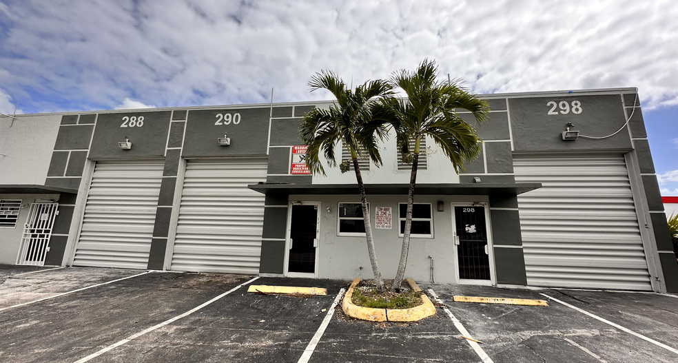 270 W 79th Pl, Hialeah, FL for rent - Building Photo - Image 3 of 8