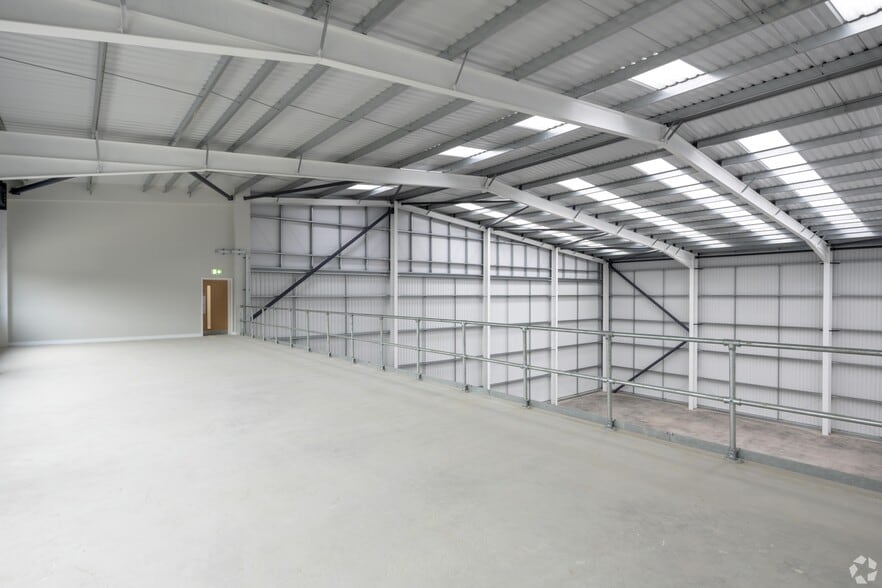 Magna Rd, Wigston to rent - Building Photo - Image 2 of 19