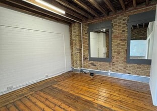 2A-2B Wrentham Ave, London to rent Interior Photo- Image 2 of 6