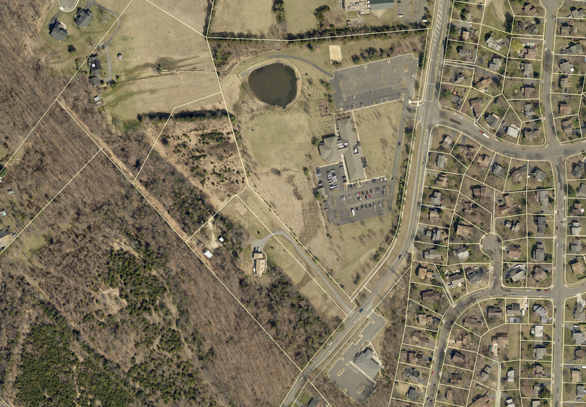 4480 Pleasant Valley Rd, Chantilly, VA for sale - Building Photo - Image 1 of 3