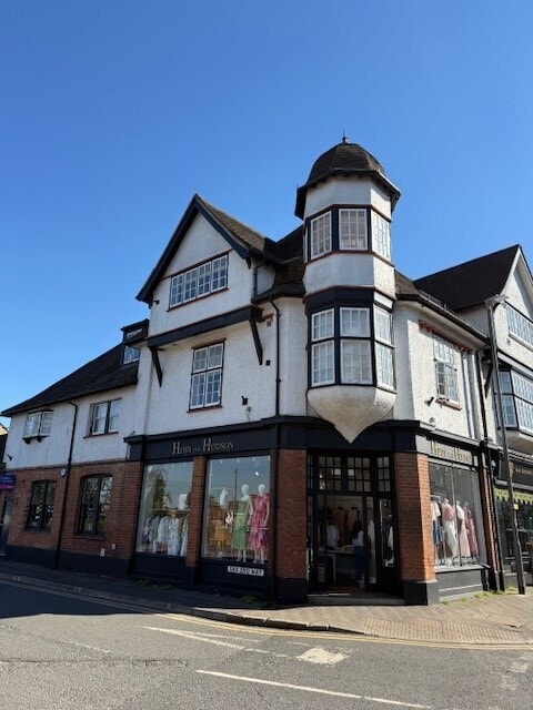 68 Packhorse Rd, Gerrards Cross for sale Building Photo- Image 1 of 10
