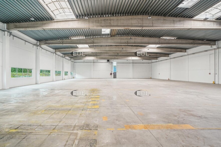 Industrial in Chilly-Mazarin to rent - Interior Photo - Image 2 of 7