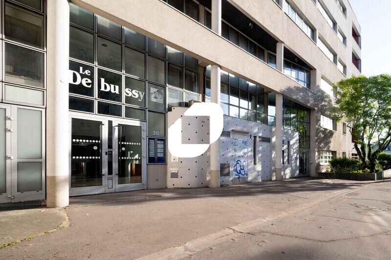 Office in Colombes to rent - Building Photo - Image 3 of 27