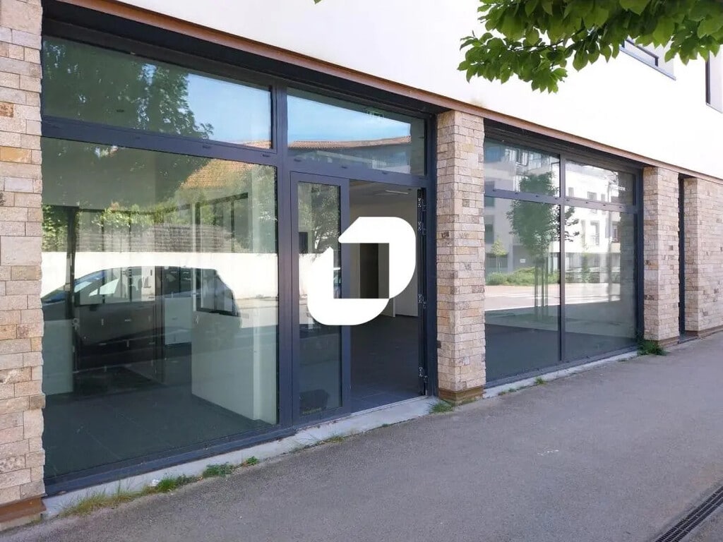 Location Commerce 99 m² - Photo 1