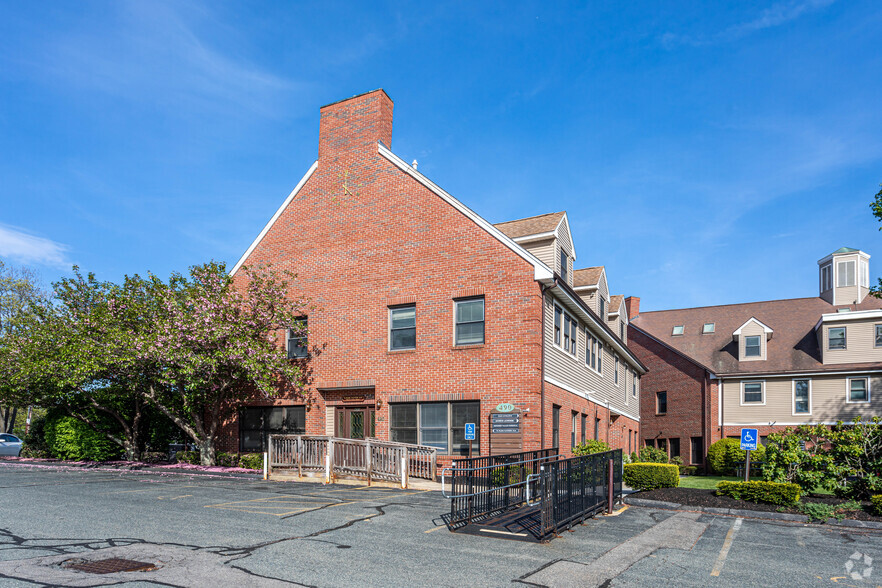 490 Chapman St, Canton, MA for rent - Primary Photo - Image 1 of 3