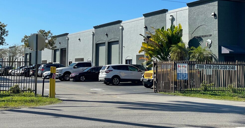 3120 W 84th St, Hialeah, FL for rent - Building Photo - Image 3 of 6