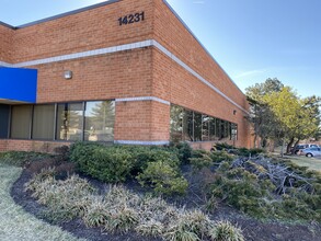 14231 Willard Rd, Chantilly, VA for rent Building Photo- Image 2 of 26