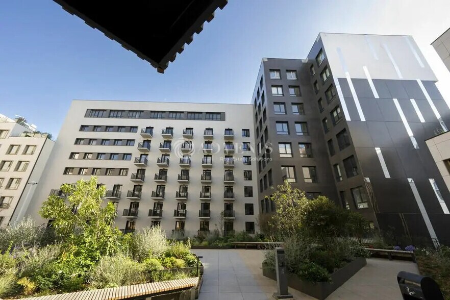 Office in Montigny-le-Bretonneux to rent - Building Photo - Image 3 of 12