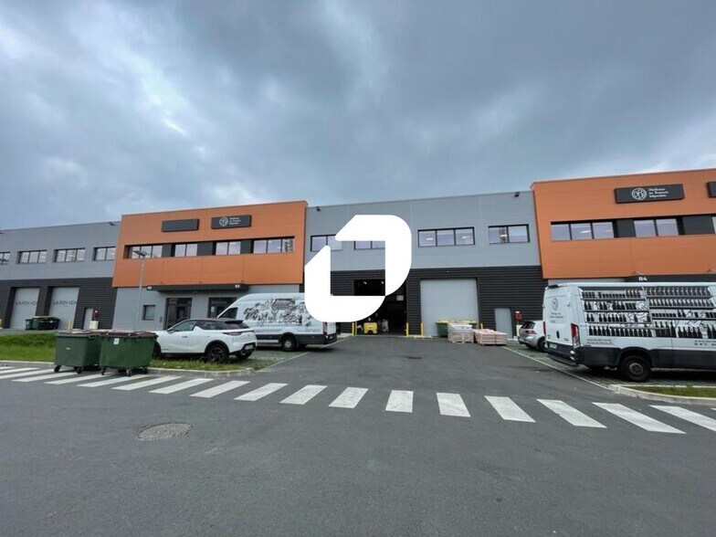 28 Chemin Latéral, Romainville to rent - Building Photo - Image 1 of 5