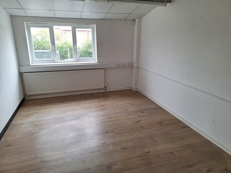 140 Cowley Rd, Cambridge to rent - Interior Photo - Image 2 of 6