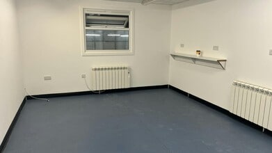 15-29 Hurlbutt Rd, Warwick to rent Building Photo- Image 2 of 2
