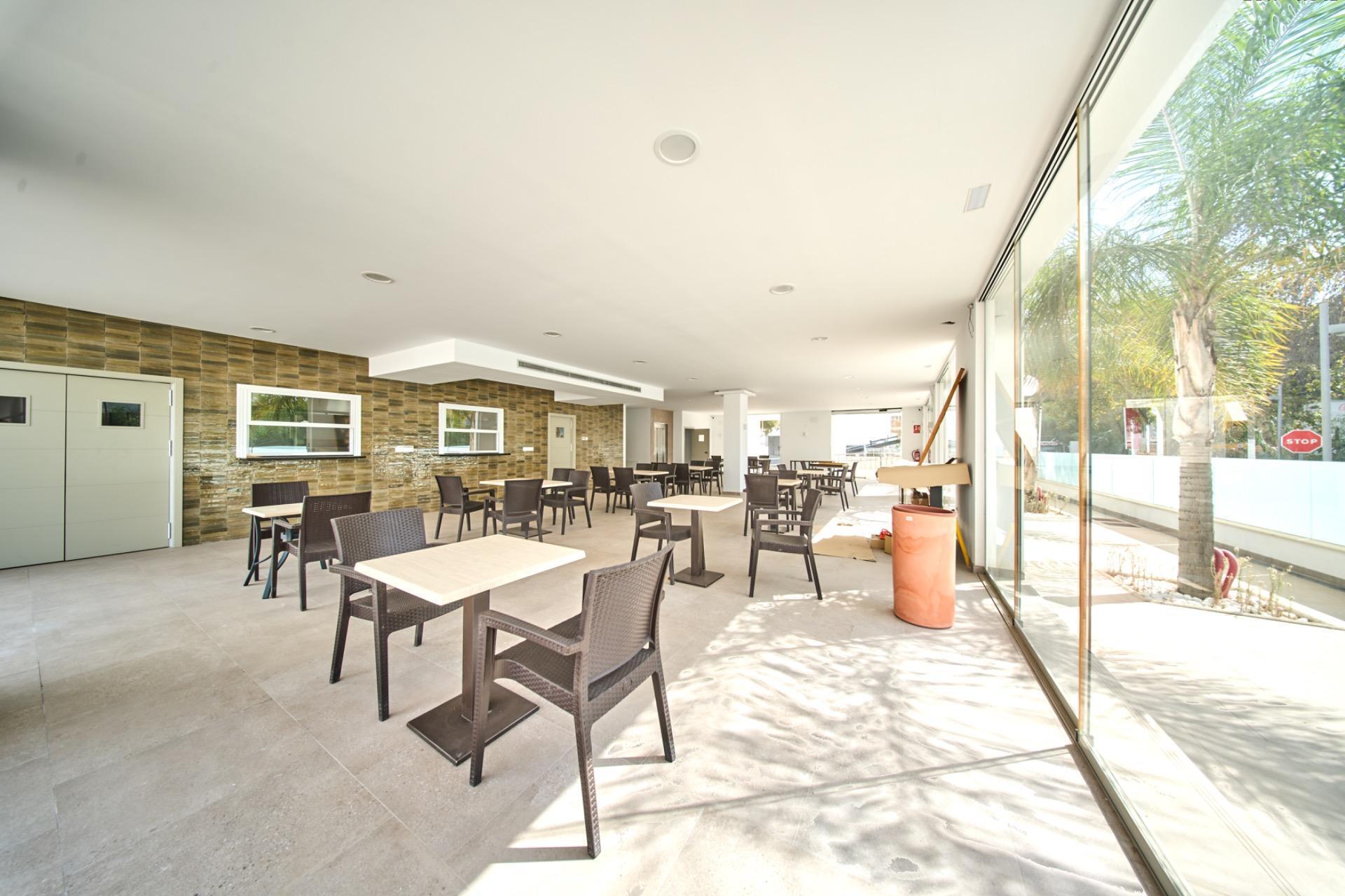 Retail in Marbella to rent Building Photo- Image 1 of 39