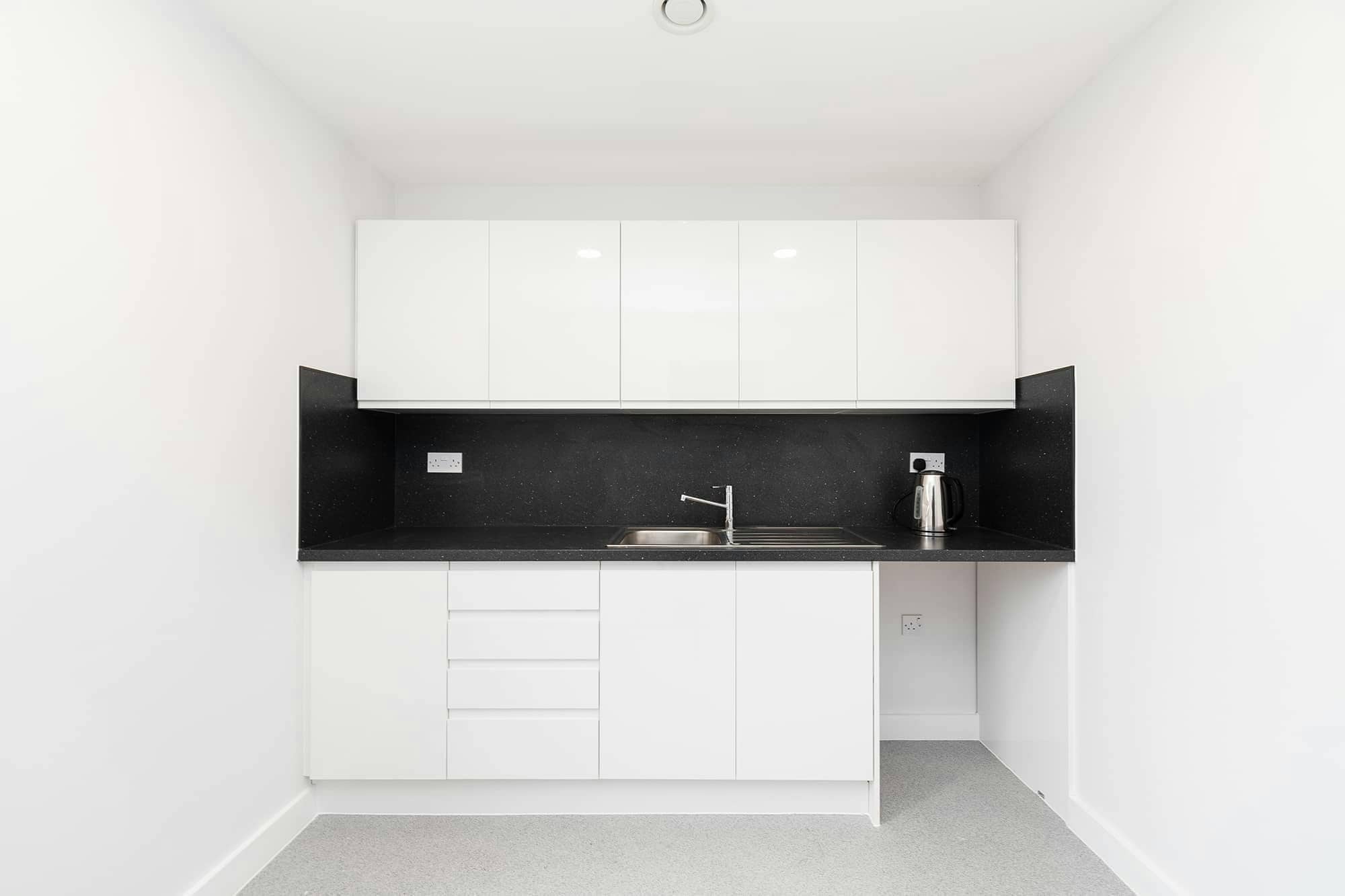 Nepshaw Ln S, Morley to rent Interior Photo- Image 1 of 3