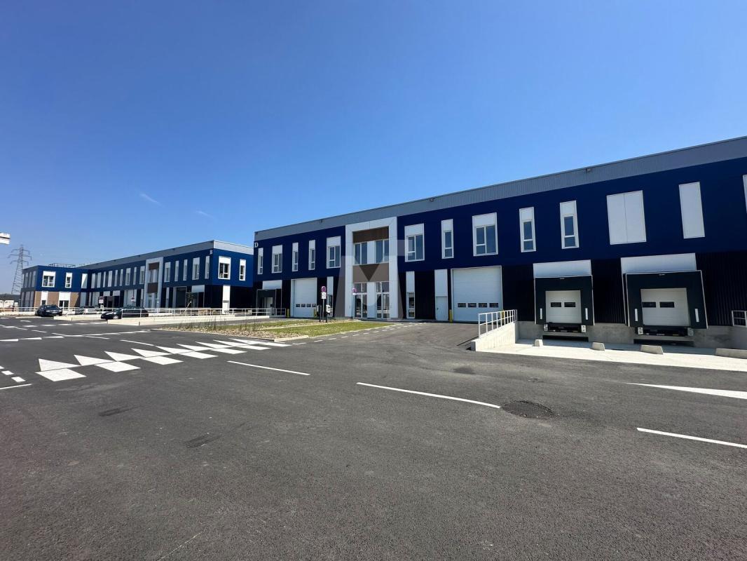 Light Industrial in Moissy-Cramayel to rent Building Photo- Image 1 of 20