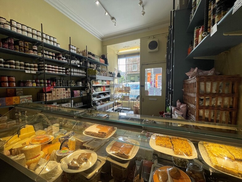 66 Raeburn Pl, Edinburgh to rent - Building Photo - Image 3 of 4