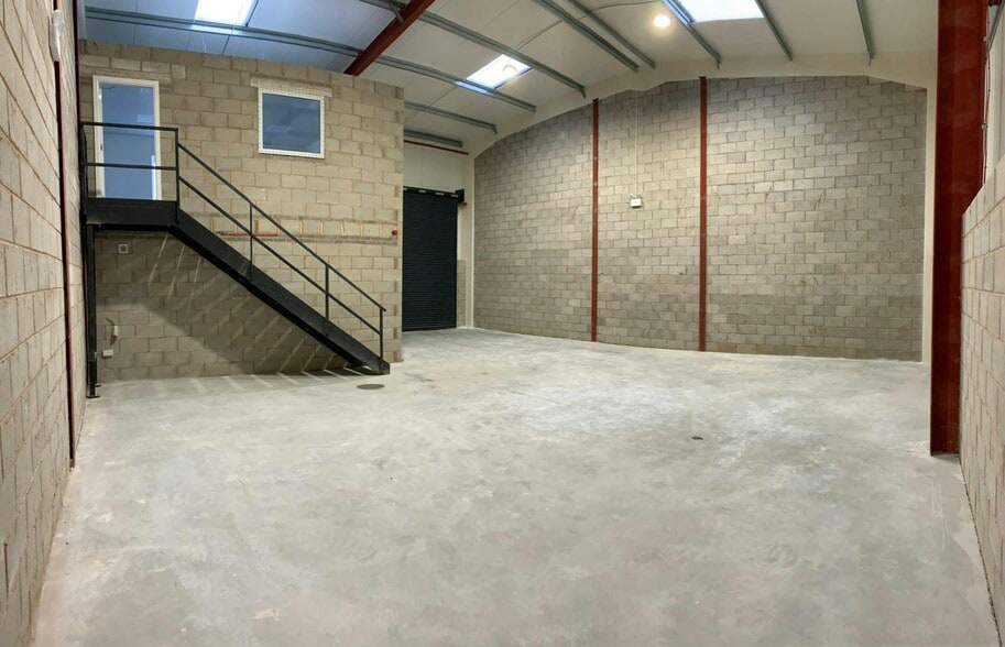 Priestley Rd, Manchester to rent - Building Photo - Image 3 of 5
