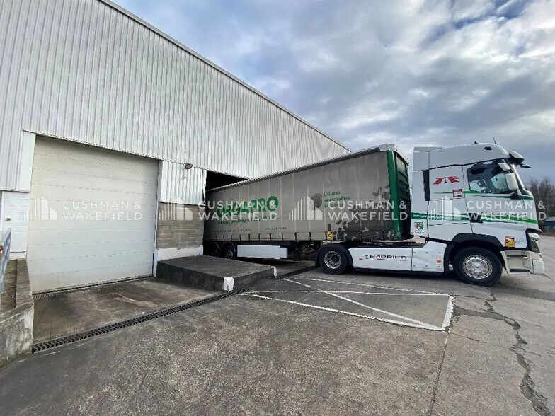 Industrial in Strasbourg to rent - Building Photo - Image 2 of 9