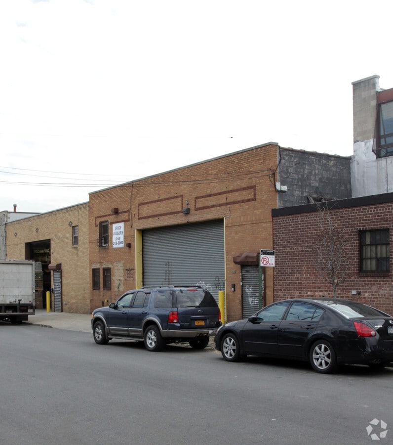 426 Barretto St, Bronx 10474 UK