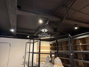 Retail in Lyon to rent Interior Photo- Image 2 of 6